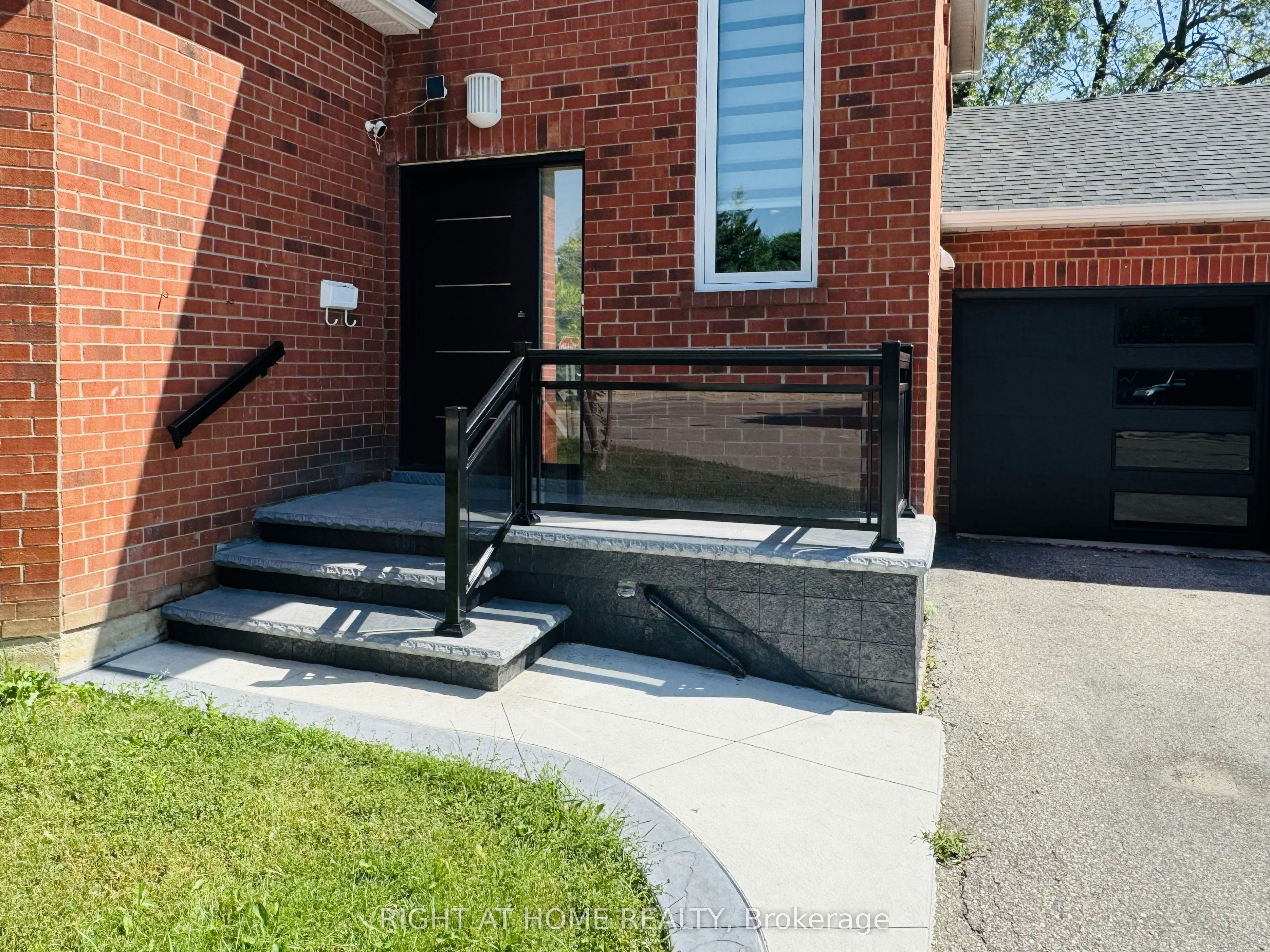 Main-6302 Tenth Line, Mississauga, ON, L5N 5T1 - 2
