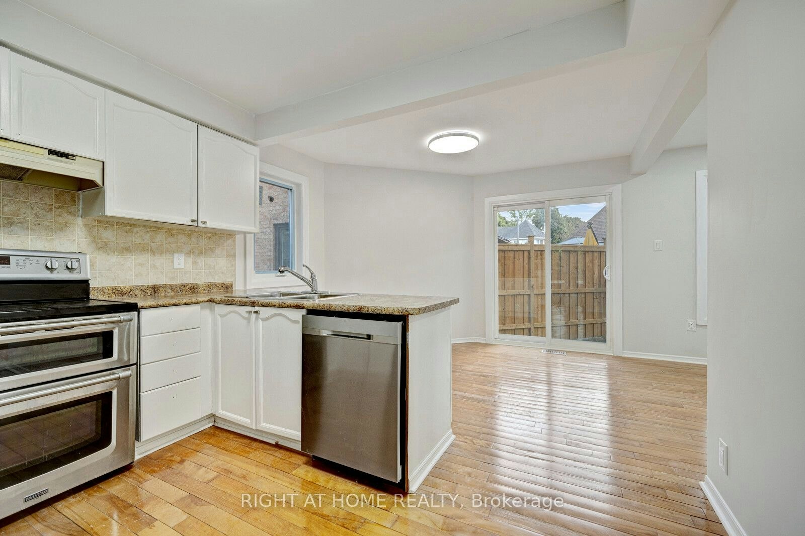 Main-6302 Tenth Line, Mississauga, ON, L5N 5T1 - 13