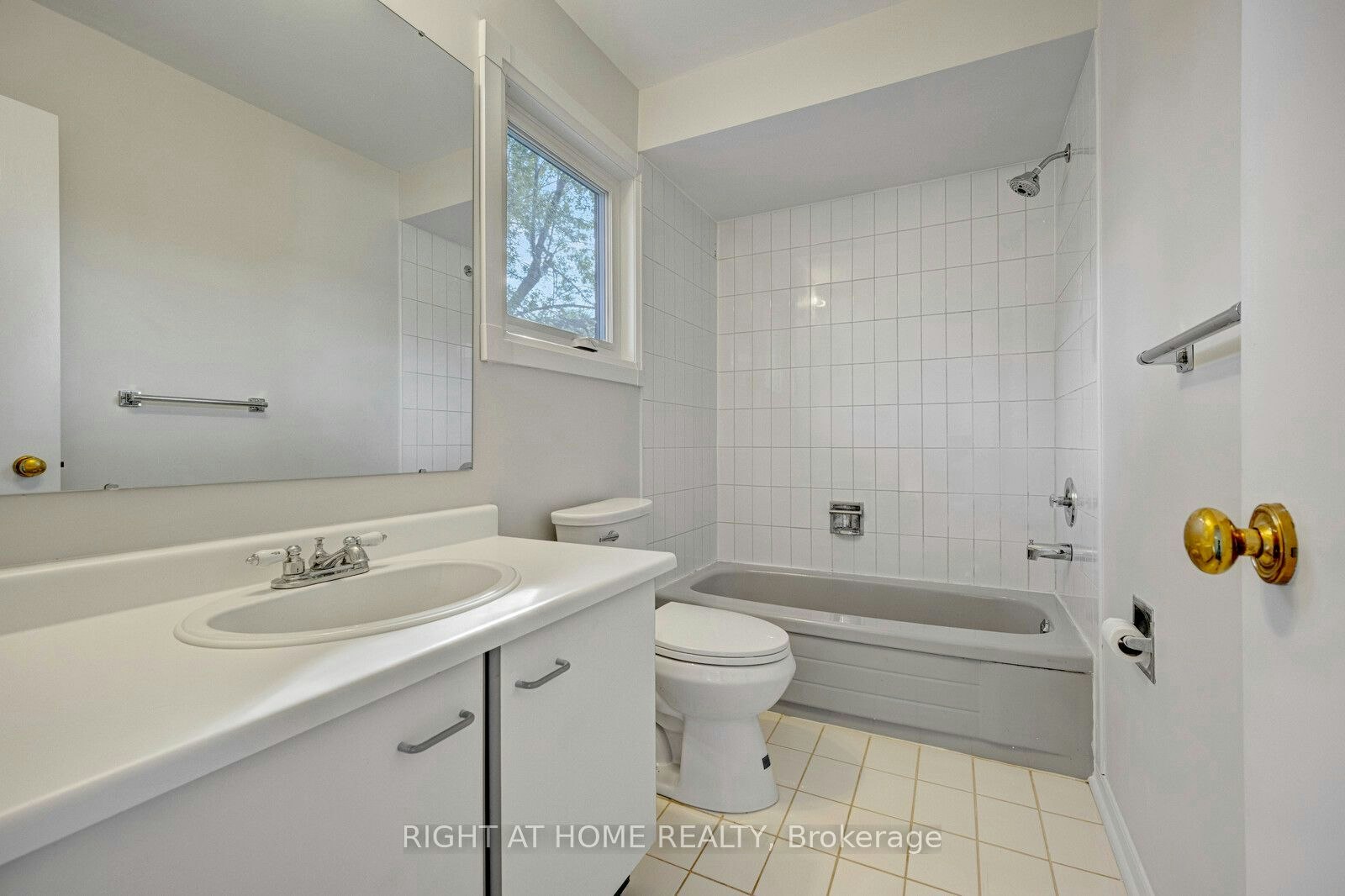 Main-6302 Tenth Line, Mississauga, ON, L5N 5T1 - 17