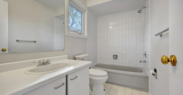 Main-6302 Tenth Line, Mississauga, ON, L5N 5T1 - 17