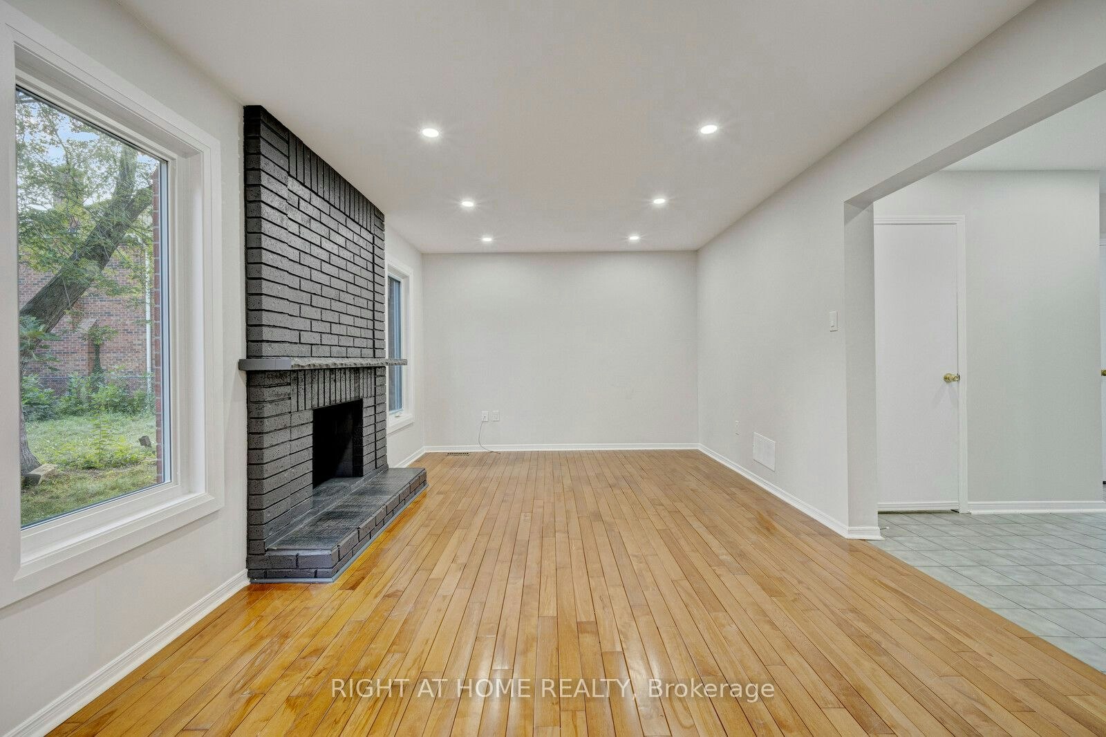 Main-6302 Tenth Line, Mississauga, ON, L5N 5T1 - 9