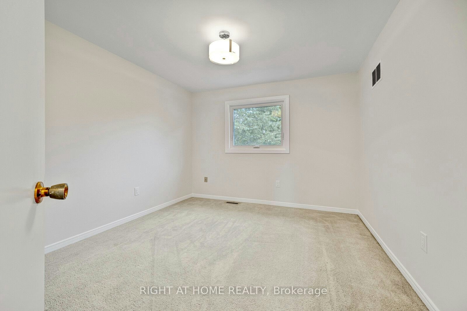 Main-6302 Tenth Line, Mississauga, ON, L5N 5T1 - 18