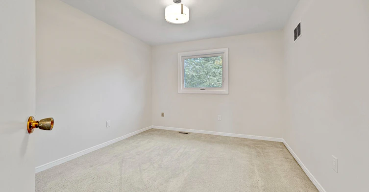 Main-6302 Tenth Line, Mississauga, ON, L5N 5T1 - 18