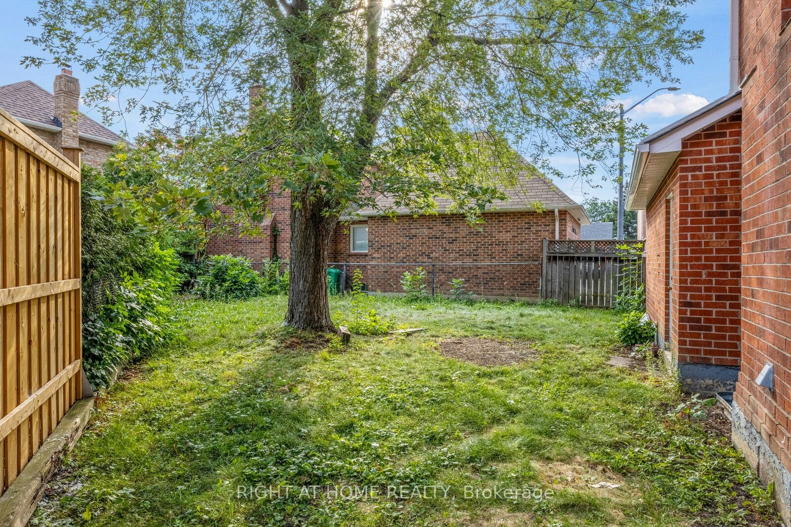 Main-6302 Tenth Line, Mississauga, ON, L5N 5T1 - 24