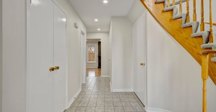 Main-6302 Tenth Line, Mississauga, ON, L5N 5T1 - 4
