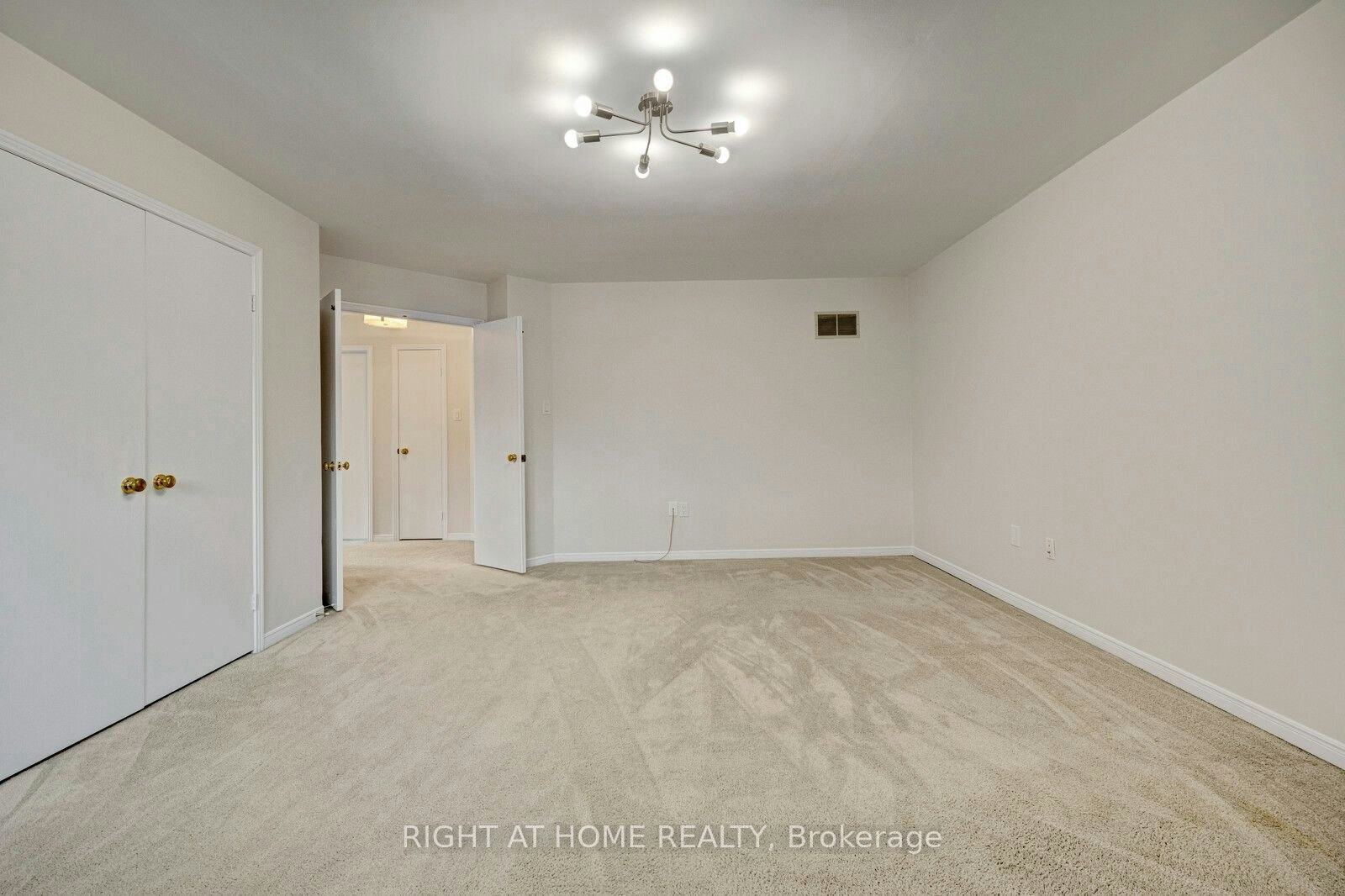 Main-6302 Tenth Line, Mississauga, ON, L5N 5T1 - 16