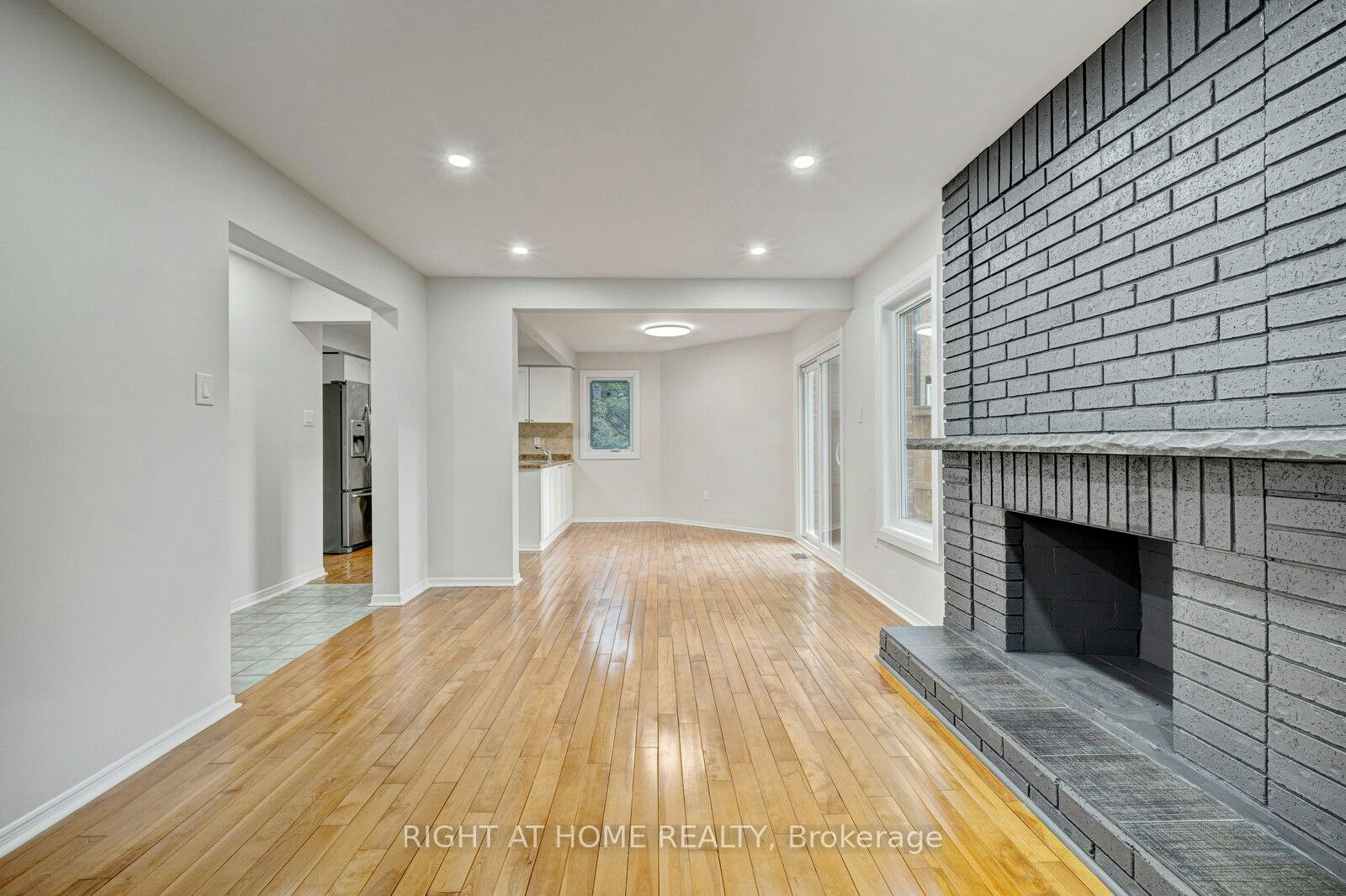 Main-6302 Tenth Line, Mississauga, ON, L5N 5T1 - 8