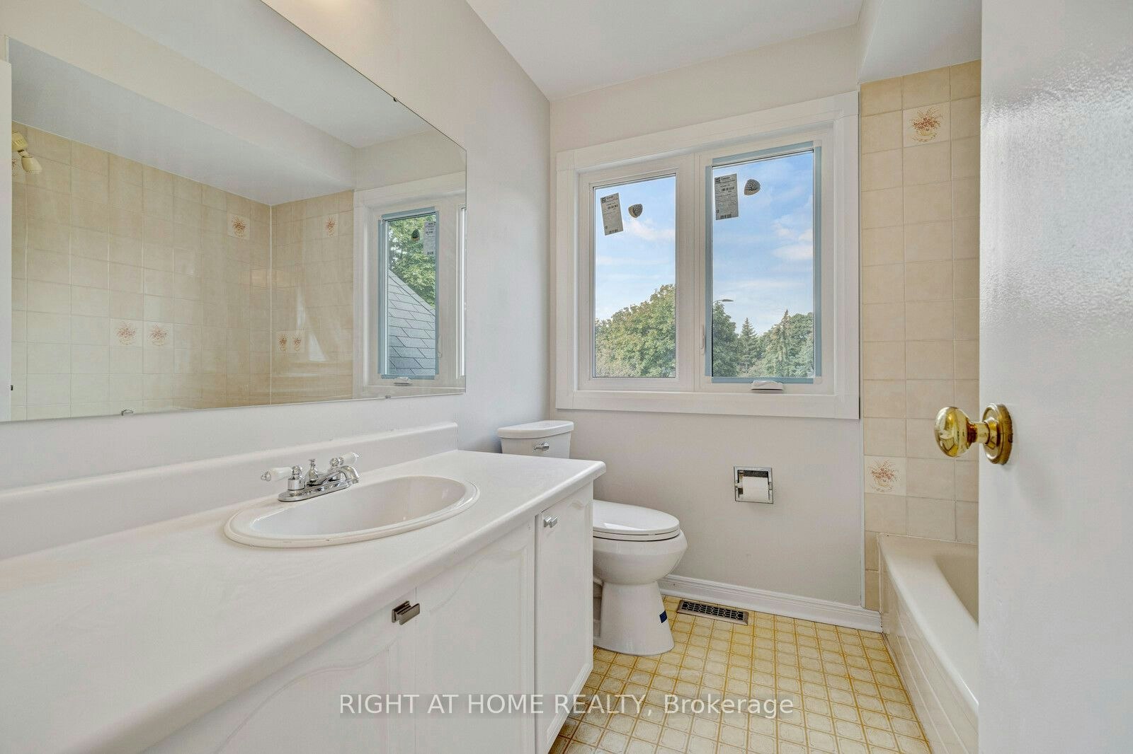 Main-6302 Tenth Line, Mississauga, ON, L5N 5T1 - 22