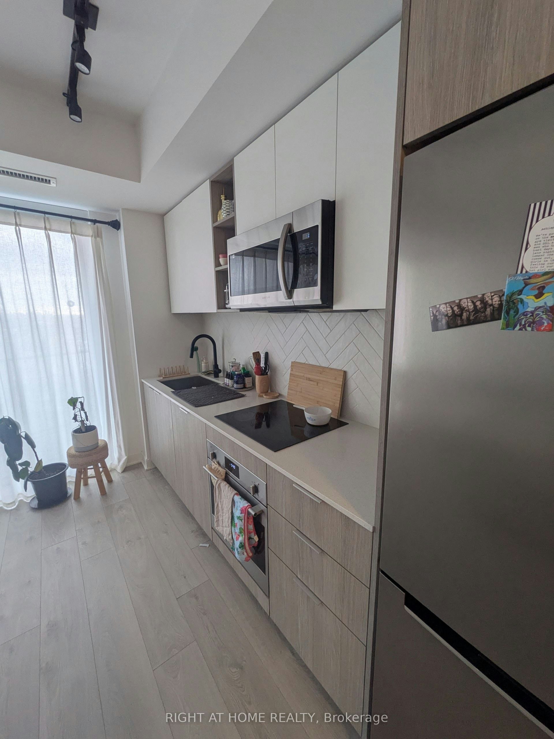2210-36 Zorra Street, Toronto, ON, M8Z 0G5 - 5