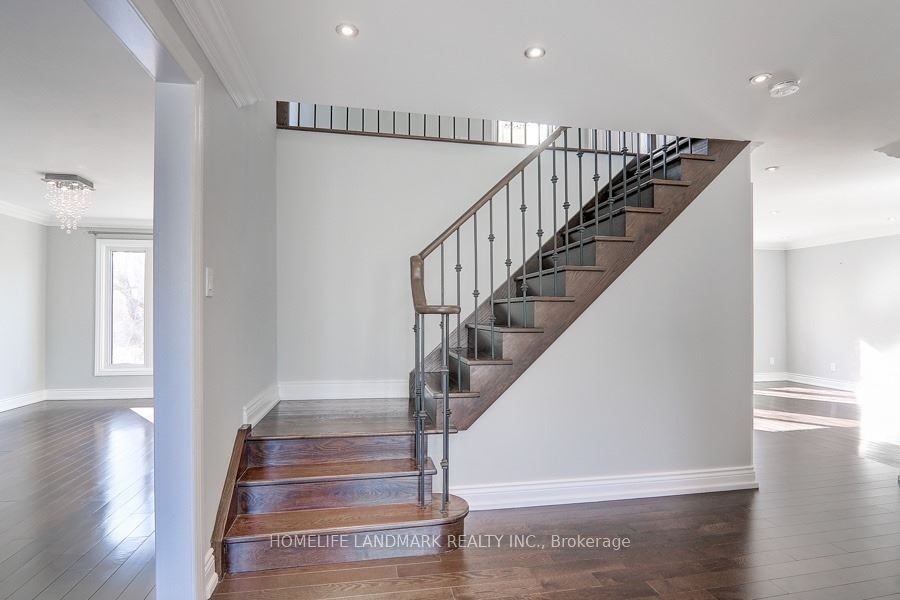 210 Valleyview Court, Oakville, ON, L6L 5H8 - 13