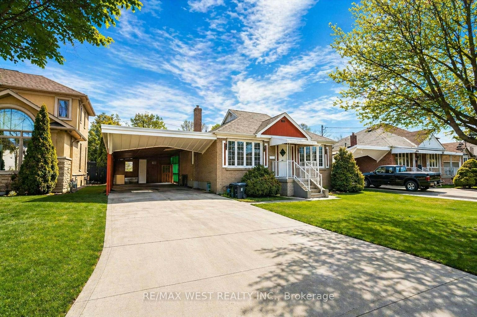 7 Highland Hill, Toronto, ON, M9A 2P7