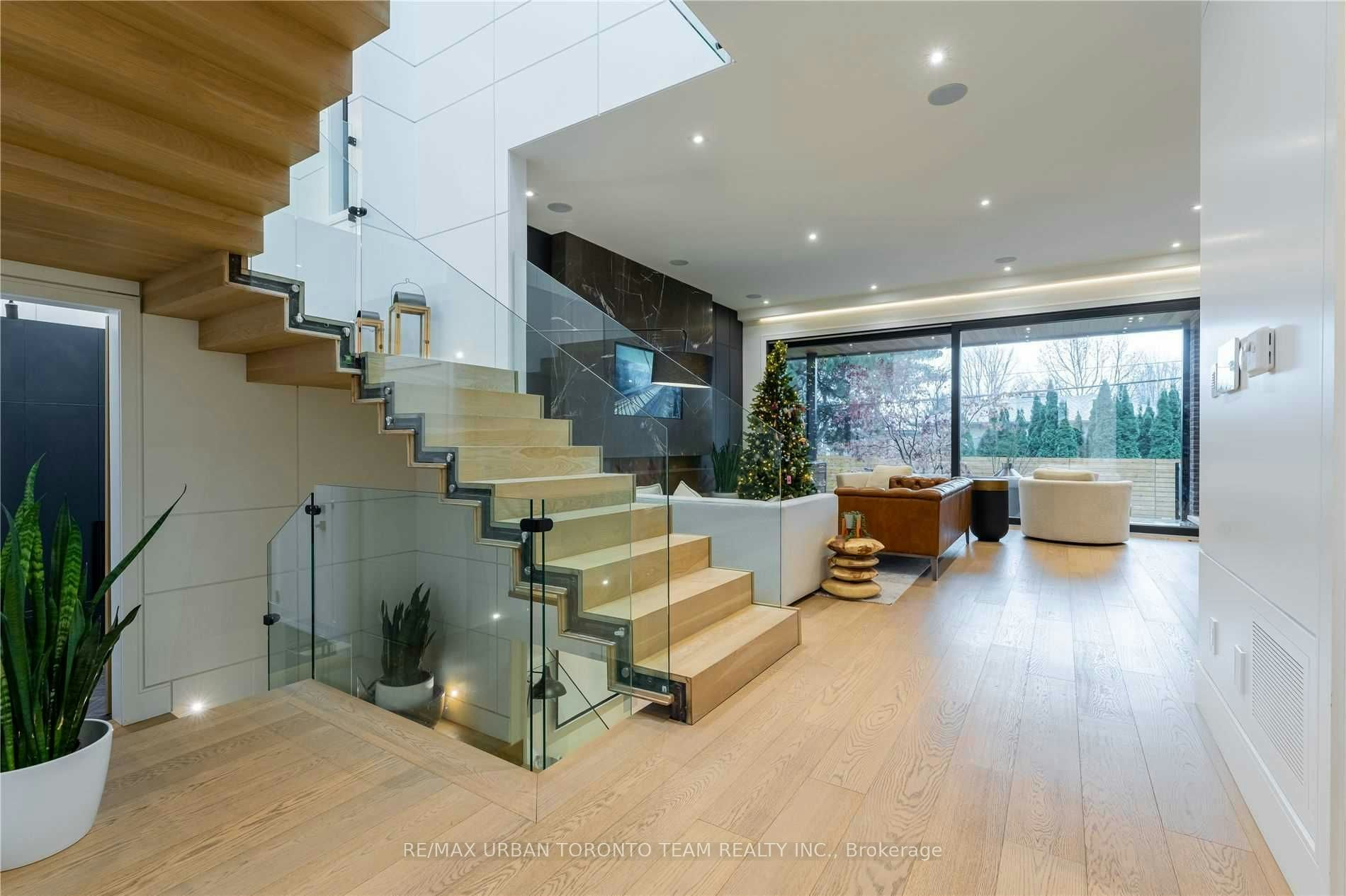 39 Cardigan Road, Toronto, ON, M8Z 2W1 - 6