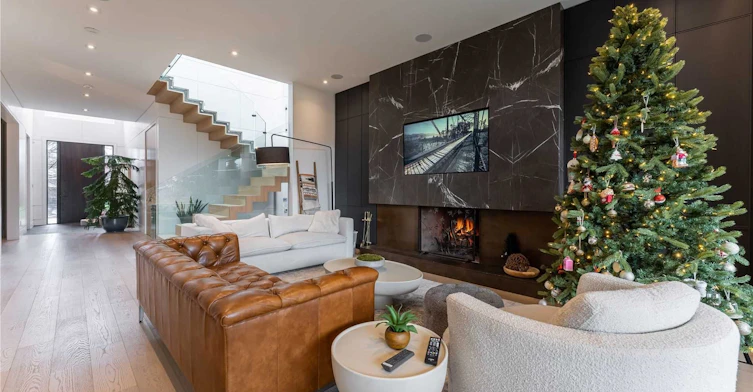 39 Cardigan Road, Toronto, ON, M8Z 2W1 - 9