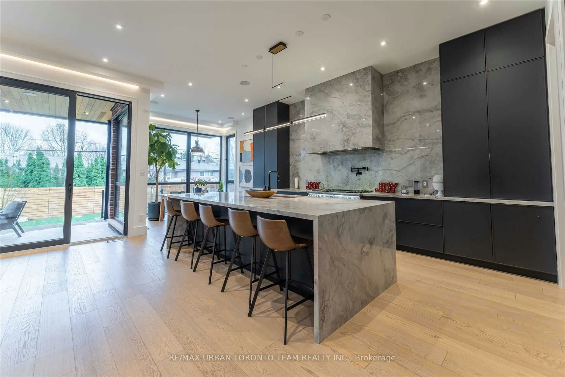 39 Cardigan Road, Toronto, ON, M8Z 2W1 - 12