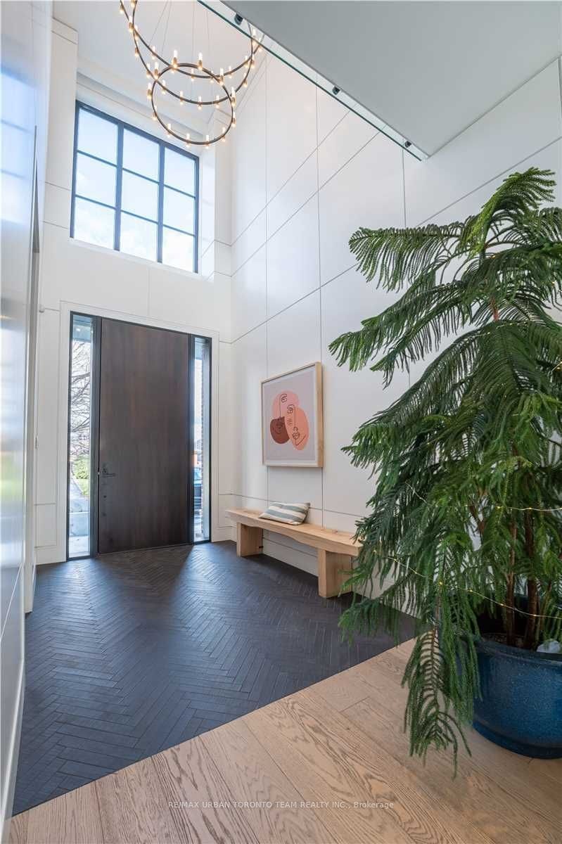 39 Cardigan Road, Toronto, ON, M8Z 2W1 - 2