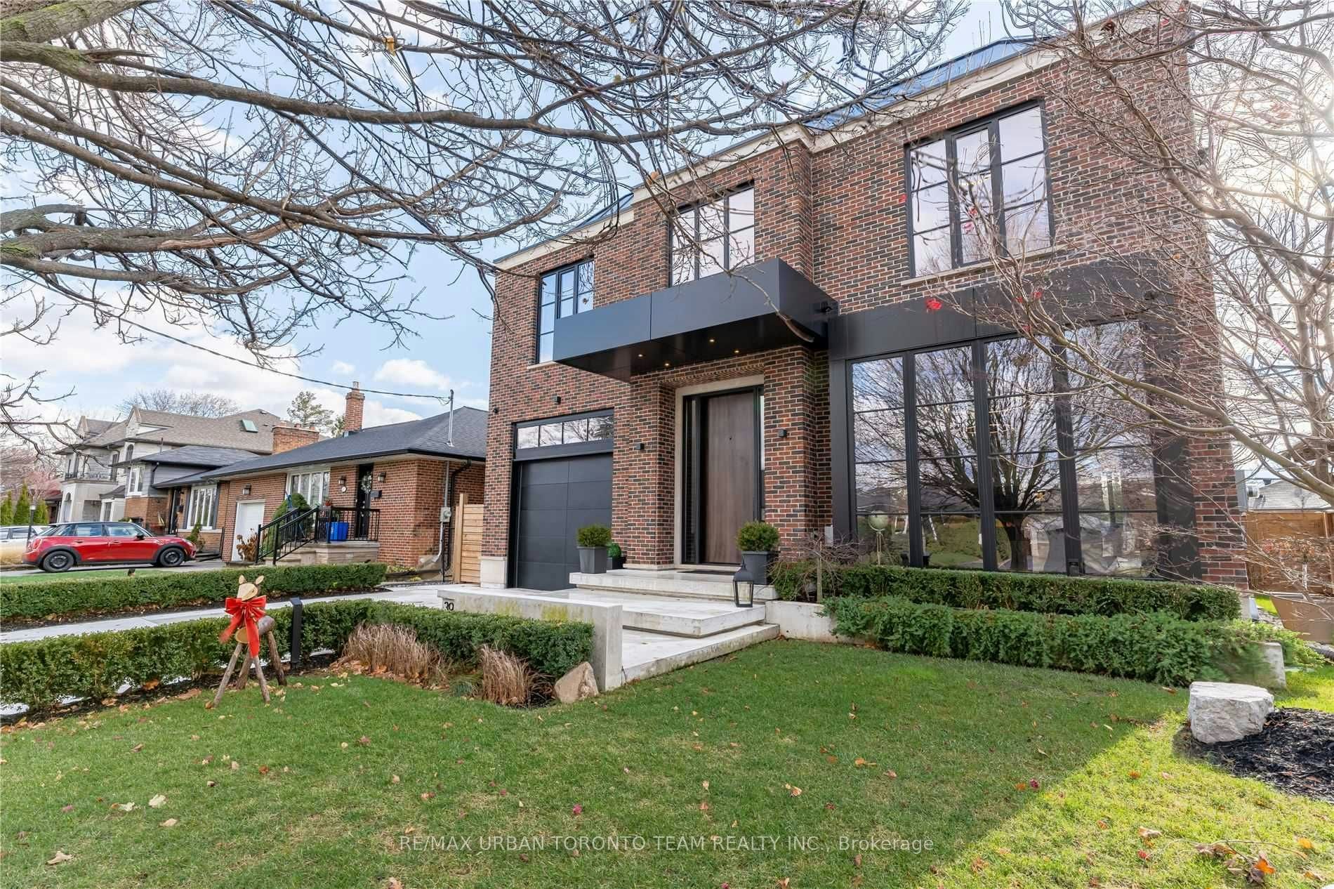39 Cardigan Road, Toronto, ON, M8Z 2W1