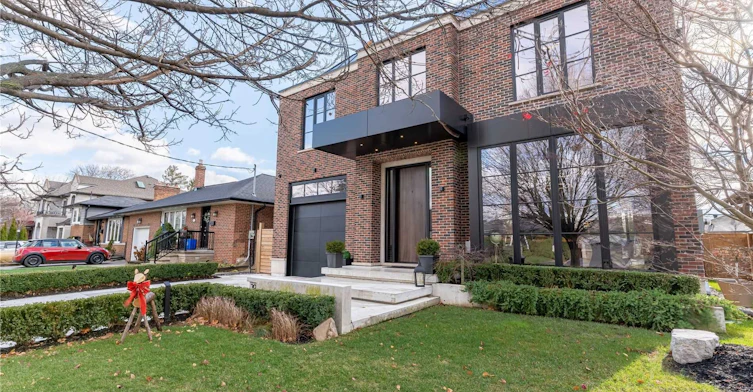 39 Cardigan Road, Toronto, ON, M8Z 2W1