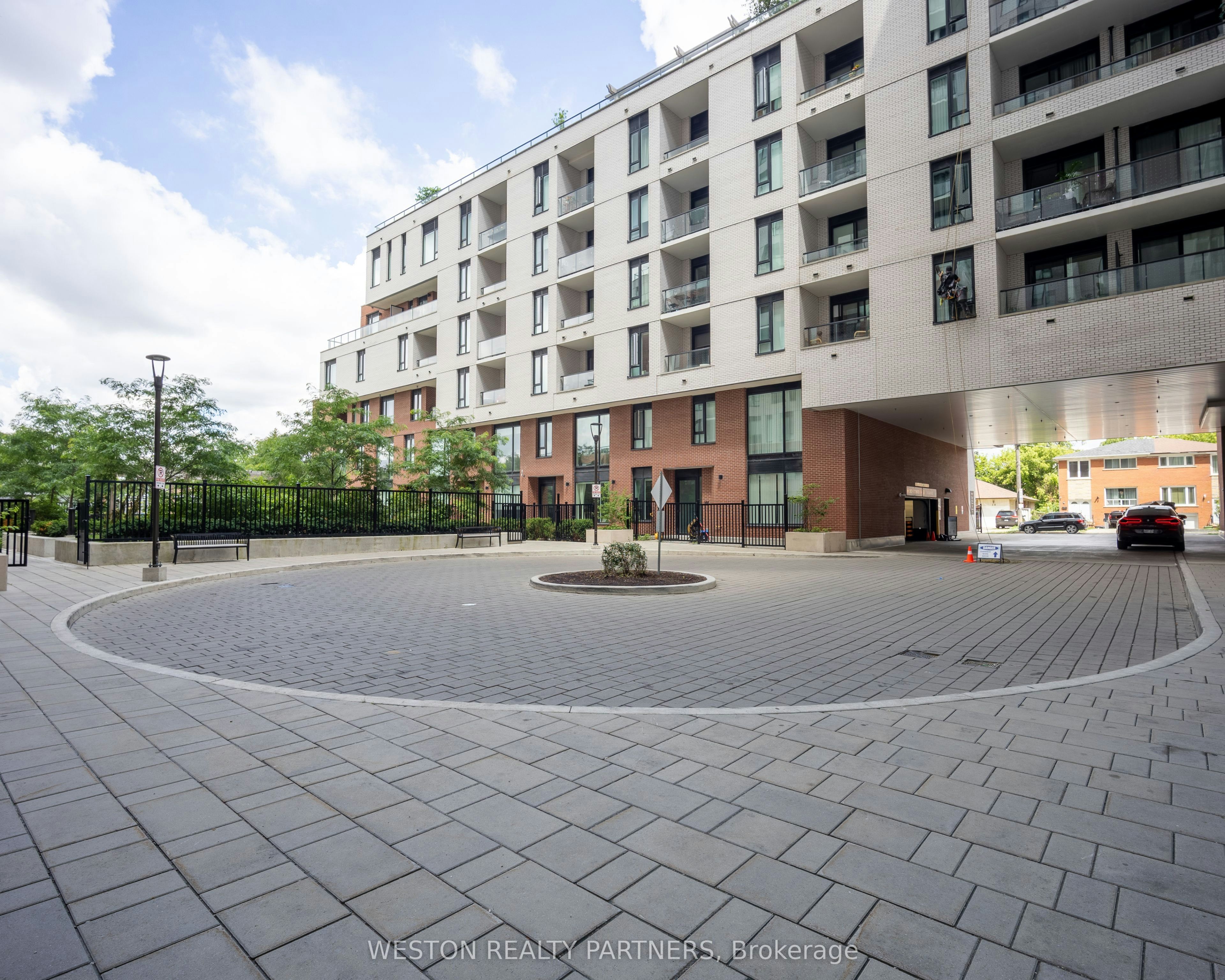 605-3100 Keele Street, Toronto, ON, M3M 2H4 - 3
