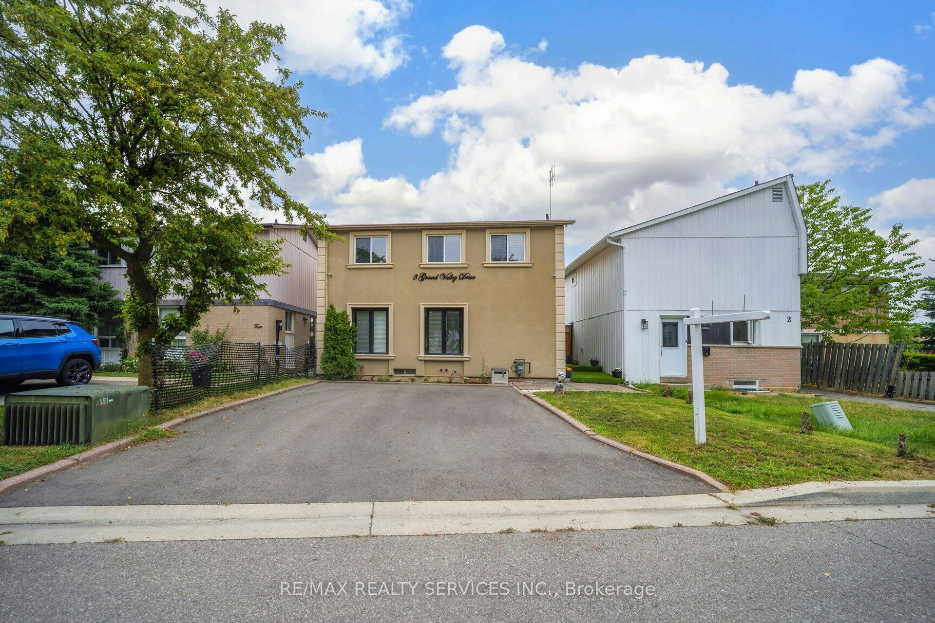 3 Grand Valley Drive, Brampton, ON, L6S 2L1
