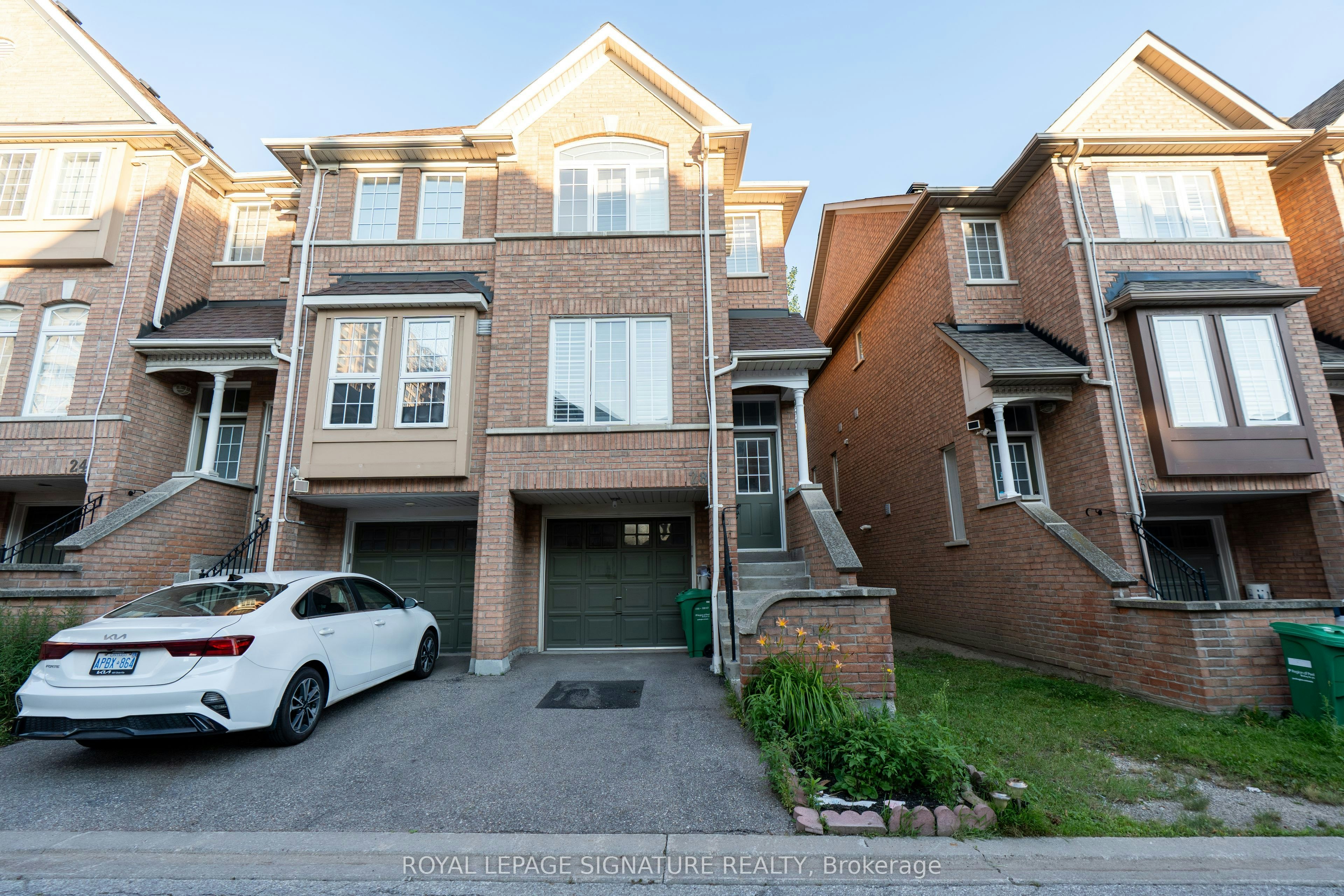 28-50 Strathaven Drive, Mississauga, ON, L5R 4E7