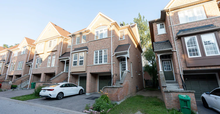 28-50 Strathaven Drive, Mississauga, ON, L5R 4E7 - 2