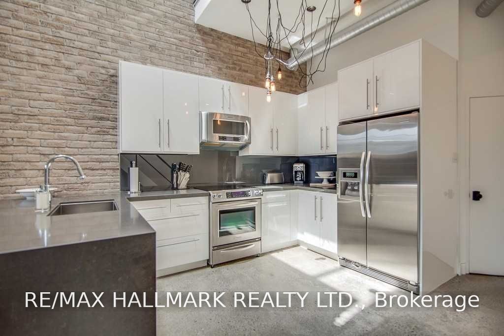 7-6 Bartlett Avenue, Toronto, ON, M6H 3E8 - 3