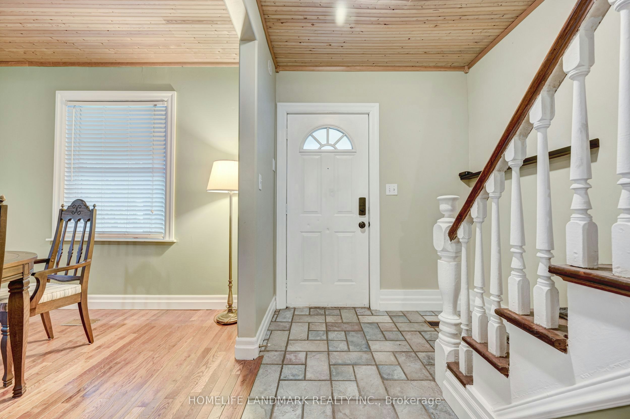 2174 New Street, Burlington, ON, L7R 1H8 - 4