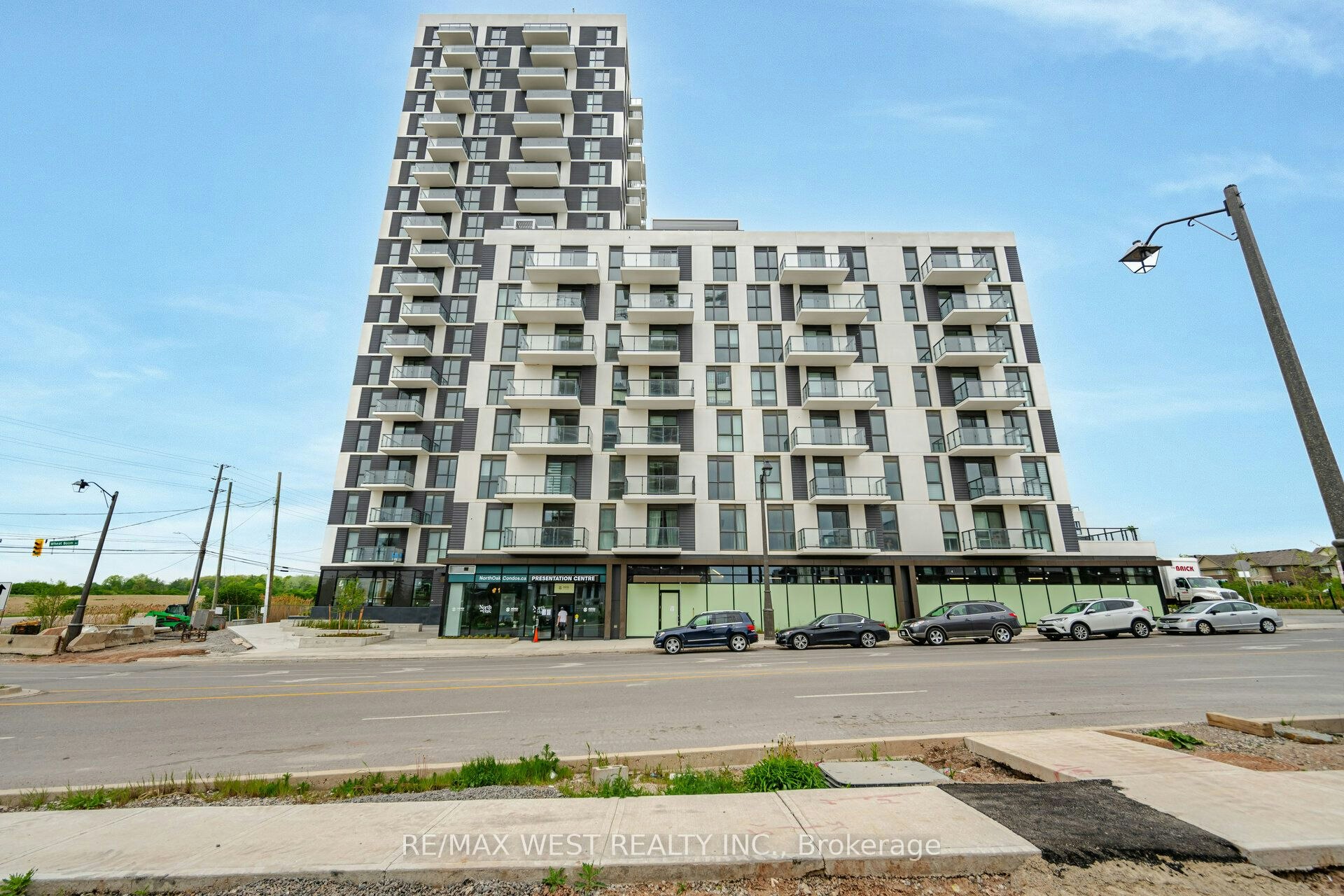 714-335 Wheat Boom Drive, Oakville, ON, L6H 7X4 - 2
