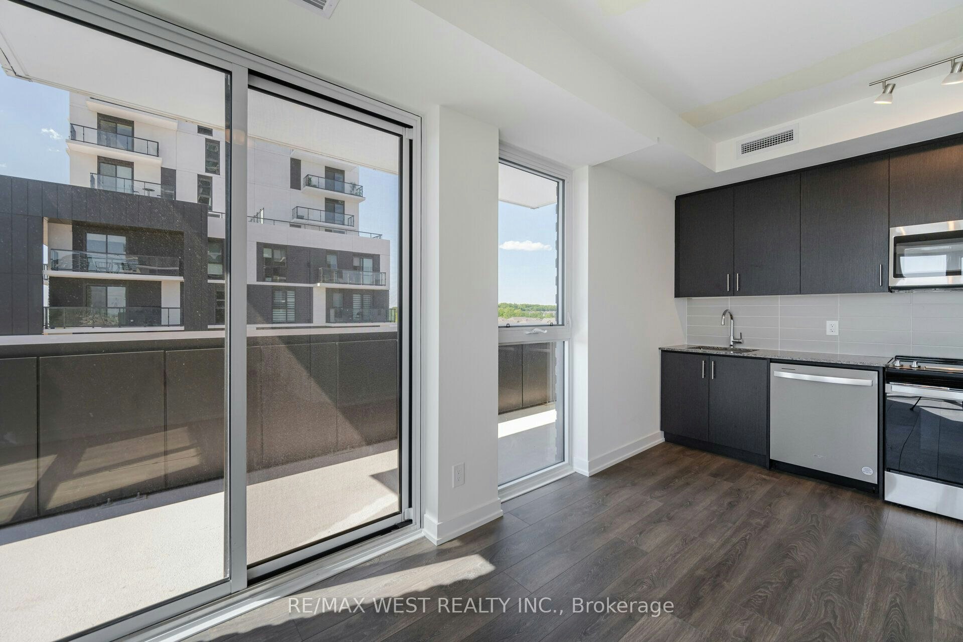 714-335 Wheat Boom Drive, Oakville, ON, L6H 7X4 - 17