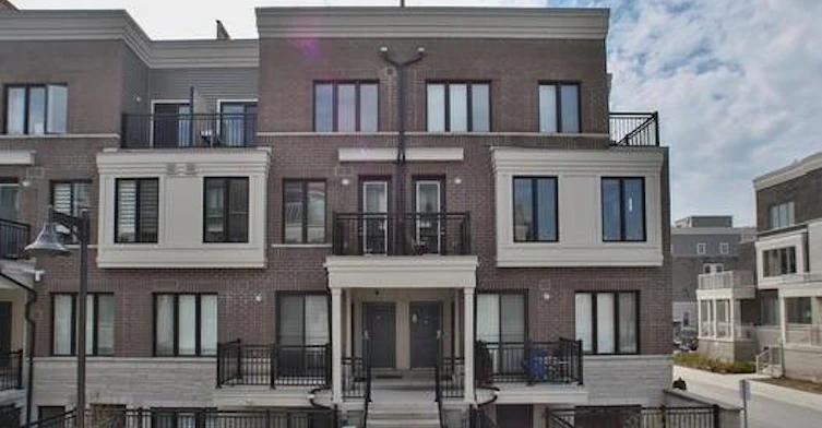 Th 4-70 Eastwood Park Gardens, Toronto, ON, M8W 0B2