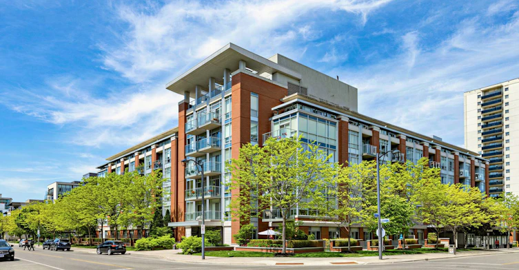 304-80 Port Street E, Mississauga, ON, L5G 4V6