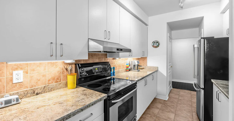 304-80 Port Street E, Mississauga, ON, L5G 4V6 - 13