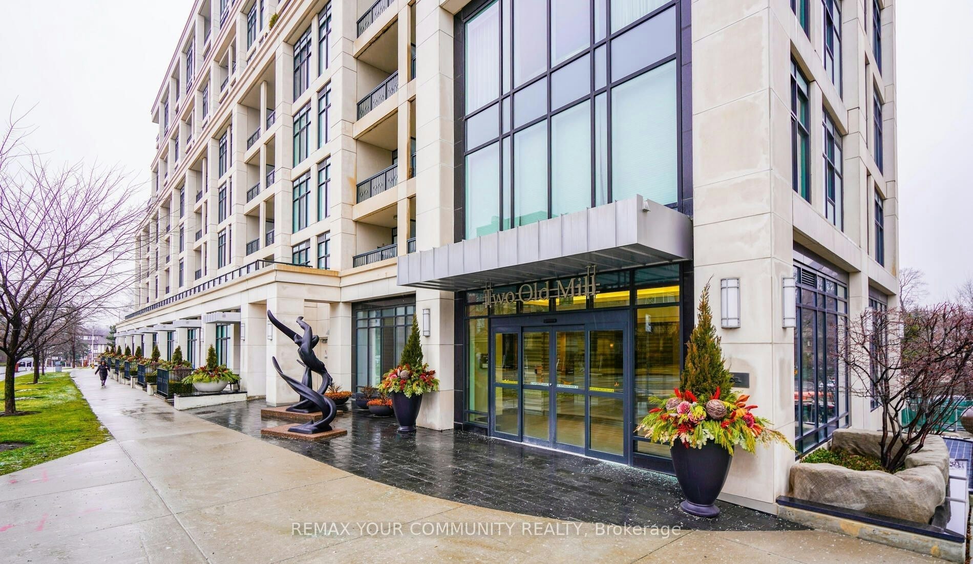 423-2 Old Mill Drive, Toronto, ON, M6S 0A2