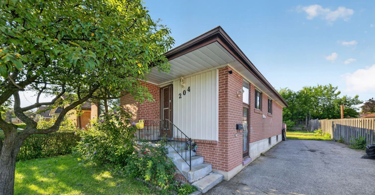 Upper-204 Taysham Crescent, Toronto, ON, M9V 1X7 - 2