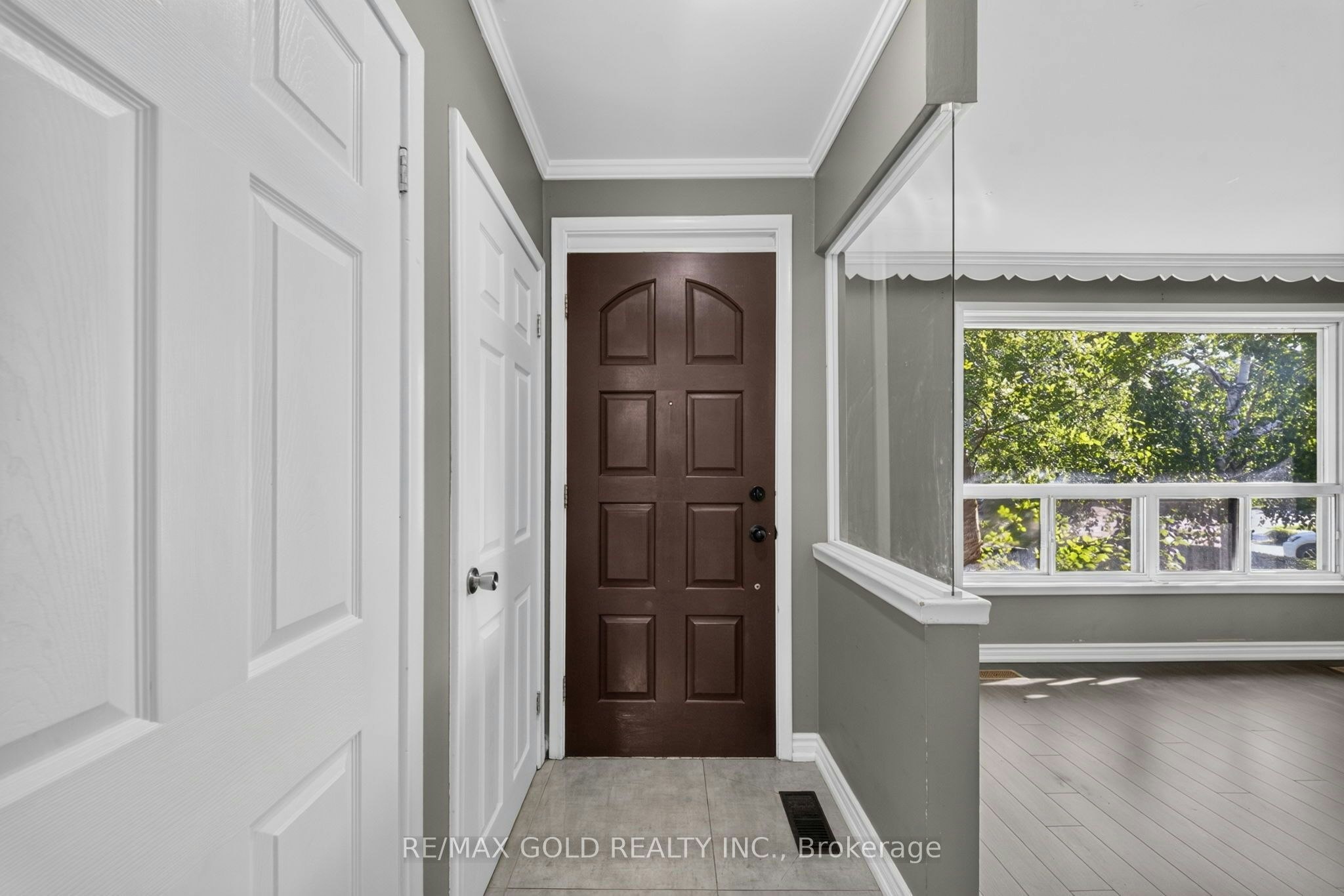 Upper-204 Taysham Crescent, Toronto, ON, M9V 1X7 - 3