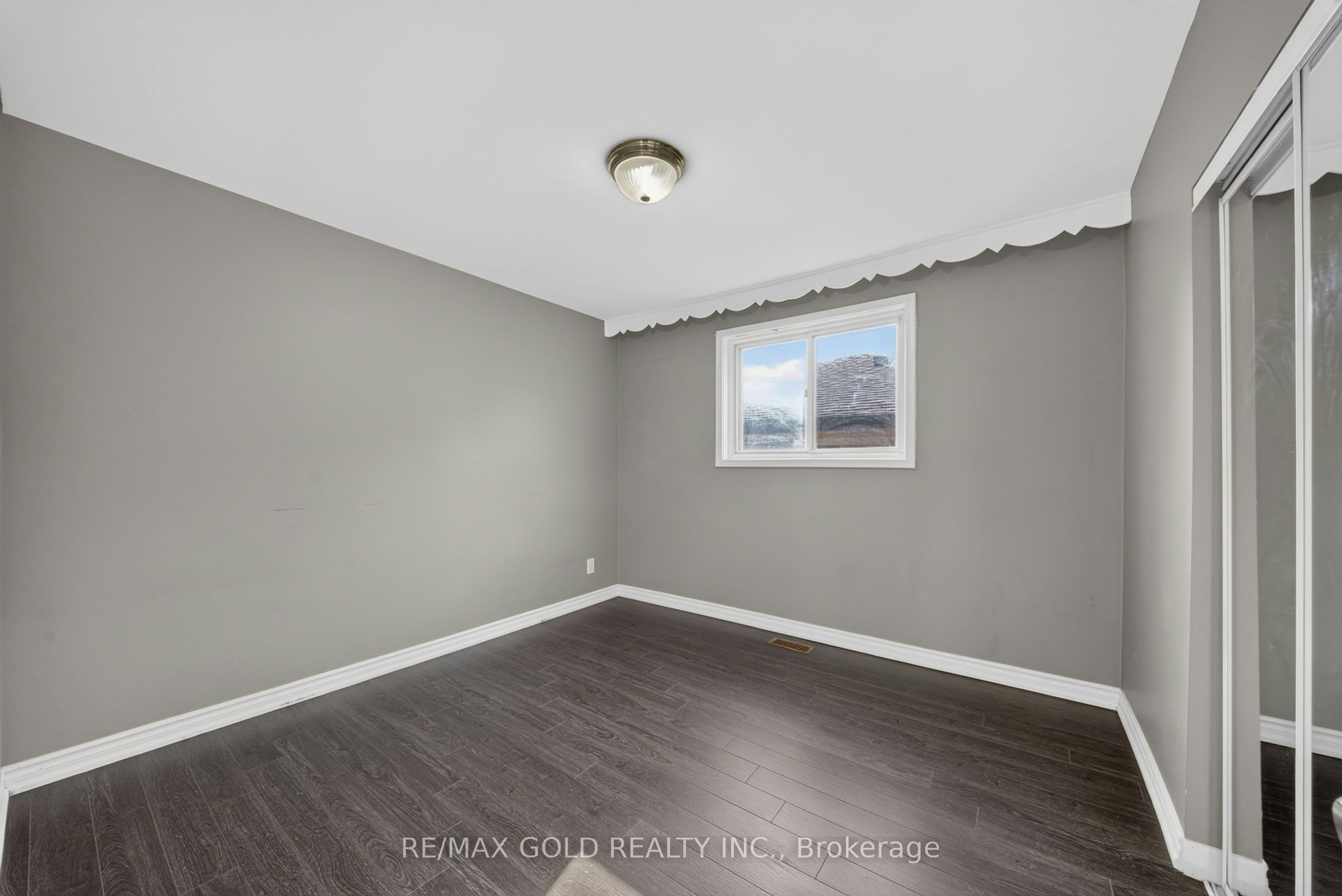 Upper-204 Taysham Crescent, Toronto, ON, M9V 1X7 - 8