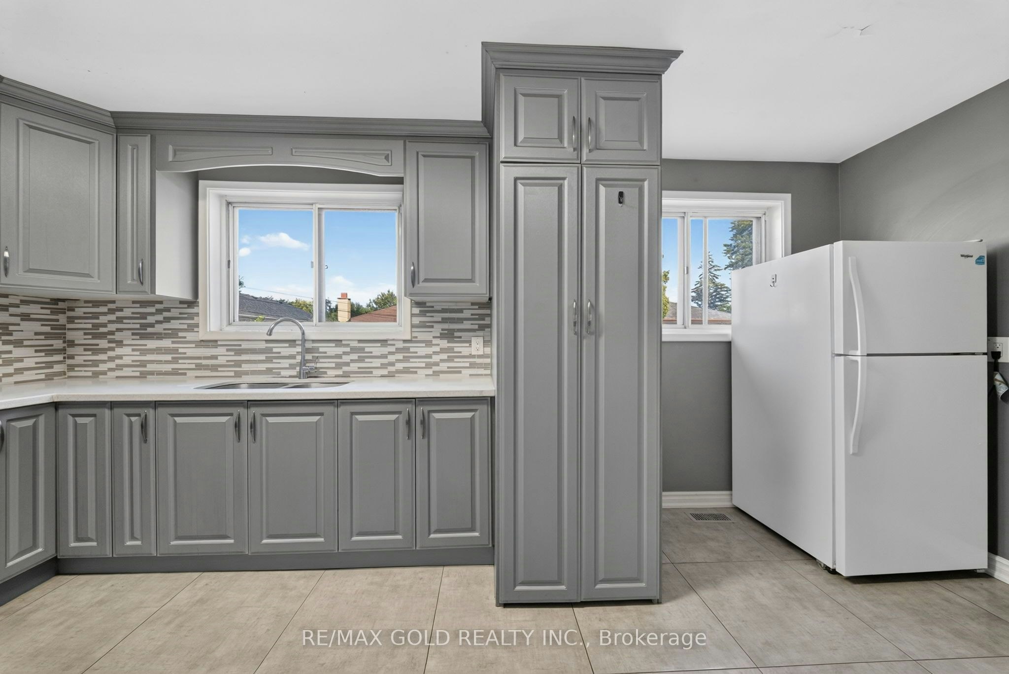 Upper-204 Taysham Crescent, Toronto, ON, M9V 1X7 - 7