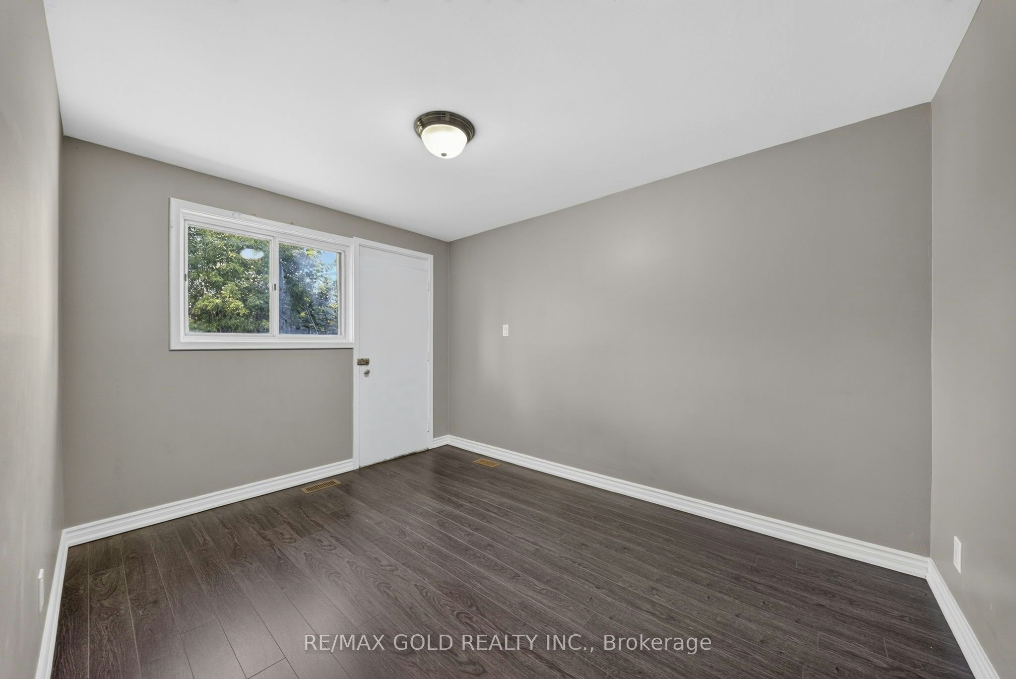 Upper-204 Taysham Crescent, Toronto, ON, M9V 1X7 - 10