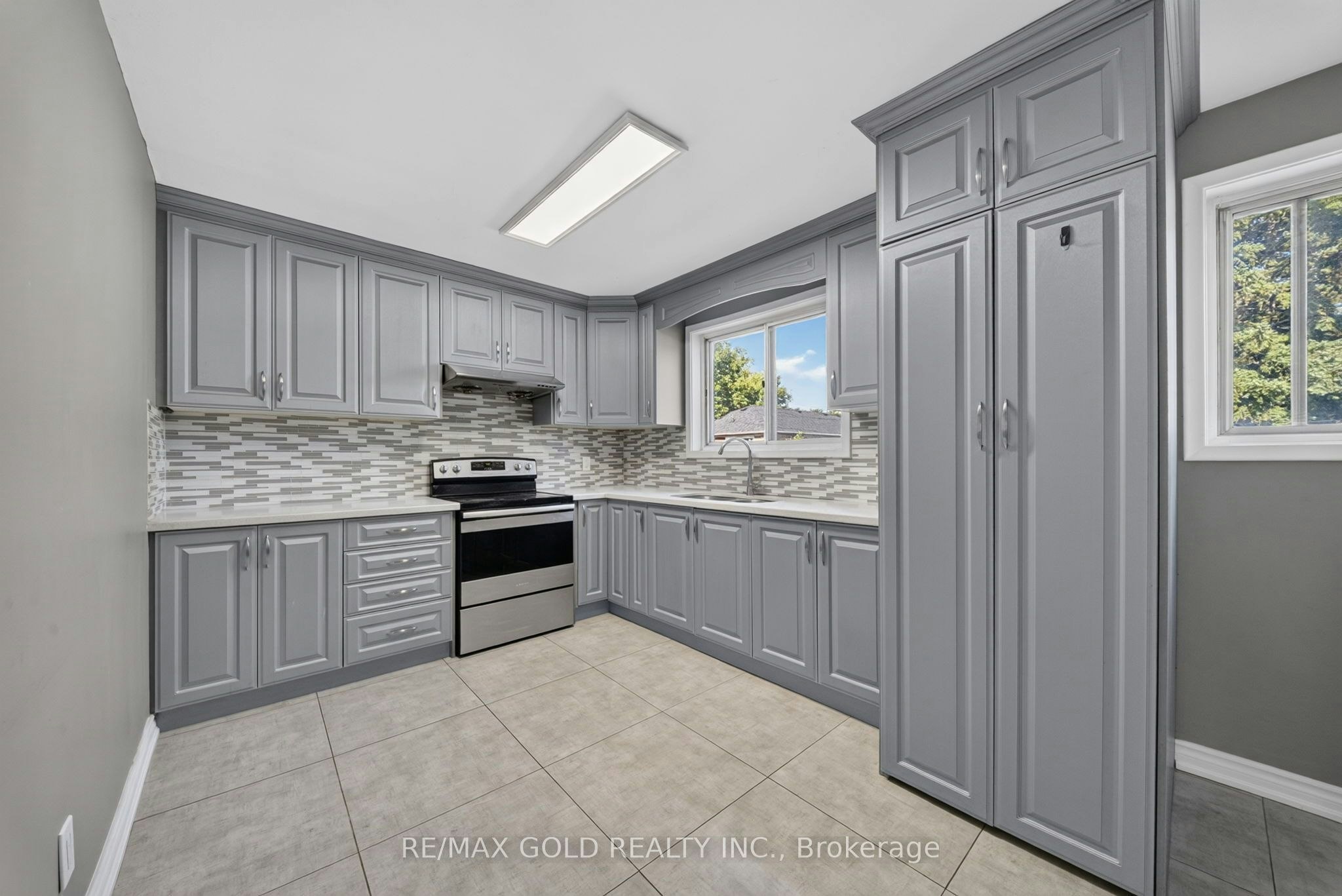 Upper-204 Taysham Crescent, Toronto, ON, M9V 1X7 - 6
