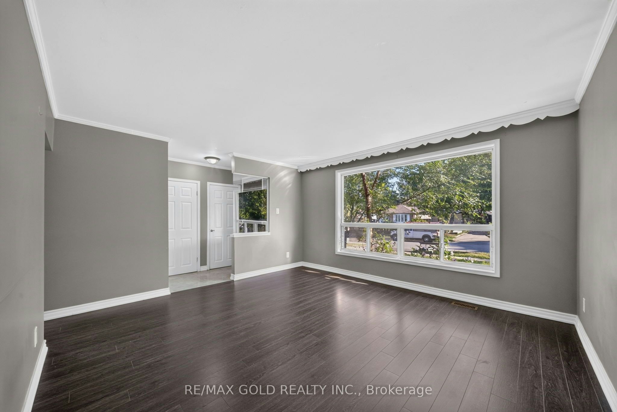 Upper-204 Taysham Crescent, Toronto, ON, M9V 1X7 - 5