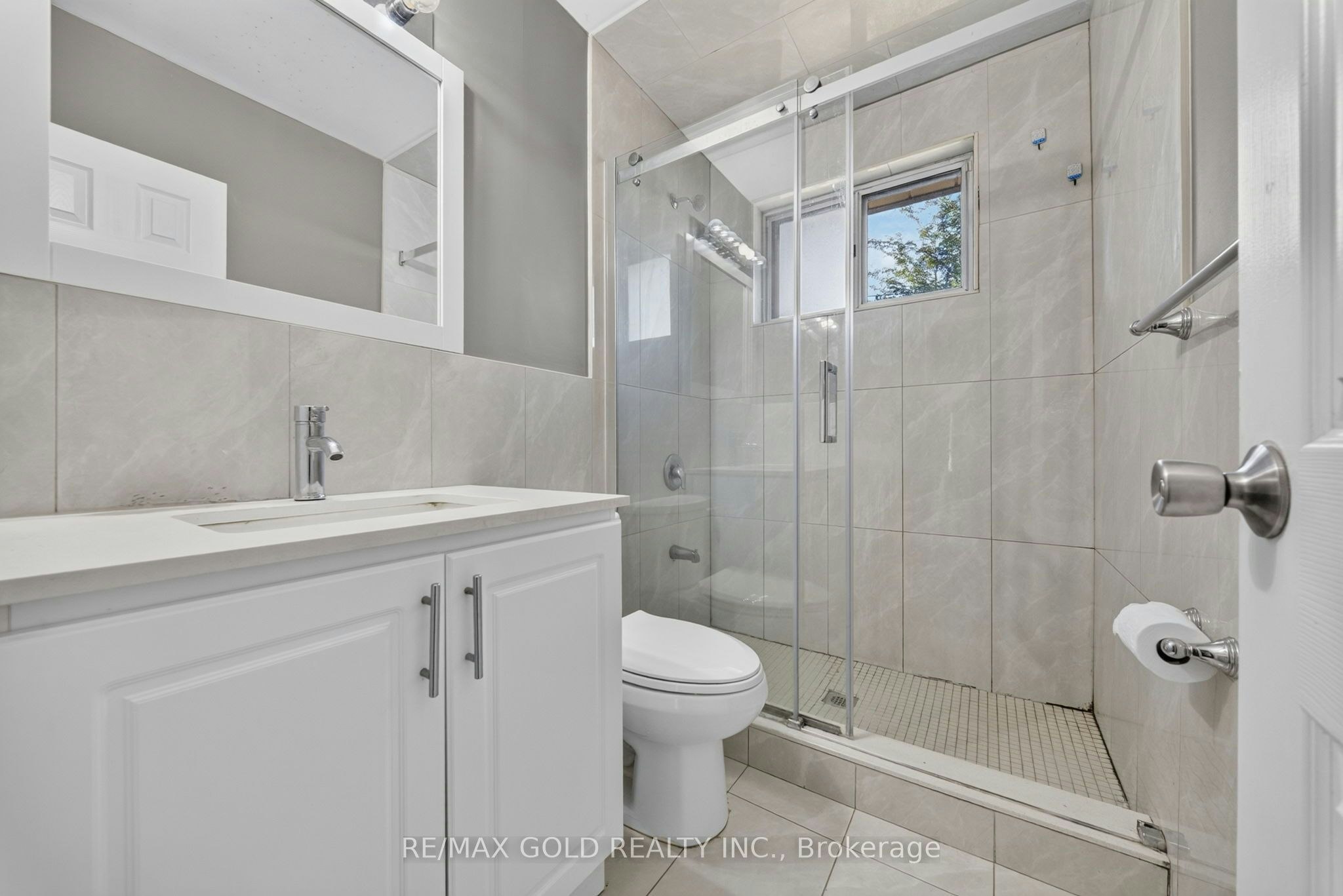 Upper-204 Taysham Crescent, Toronto, ON, M9V 1X7 - 11