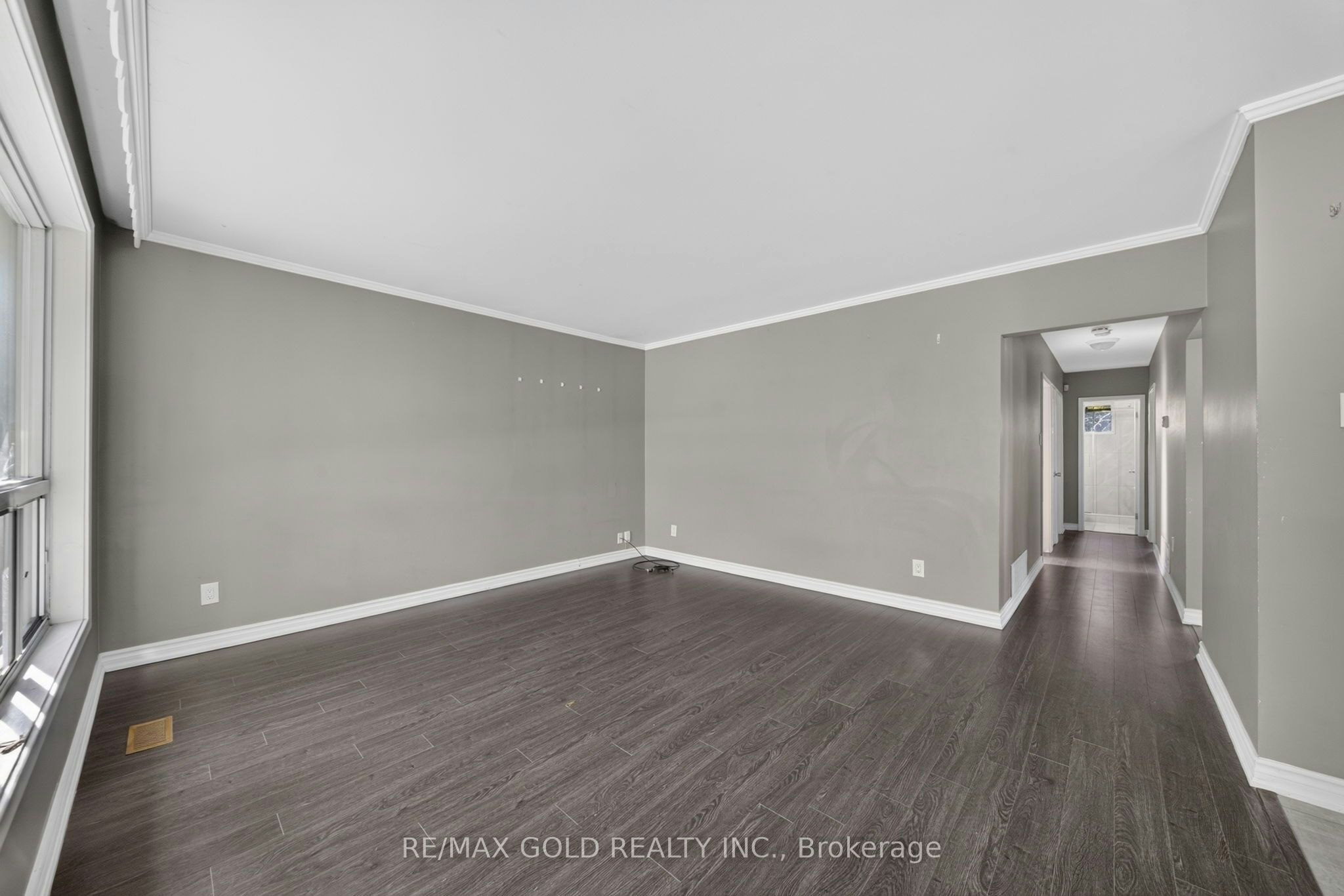 Upper-204 Taysham Crescent, Toronto, ON, M9V 1X7 - 4