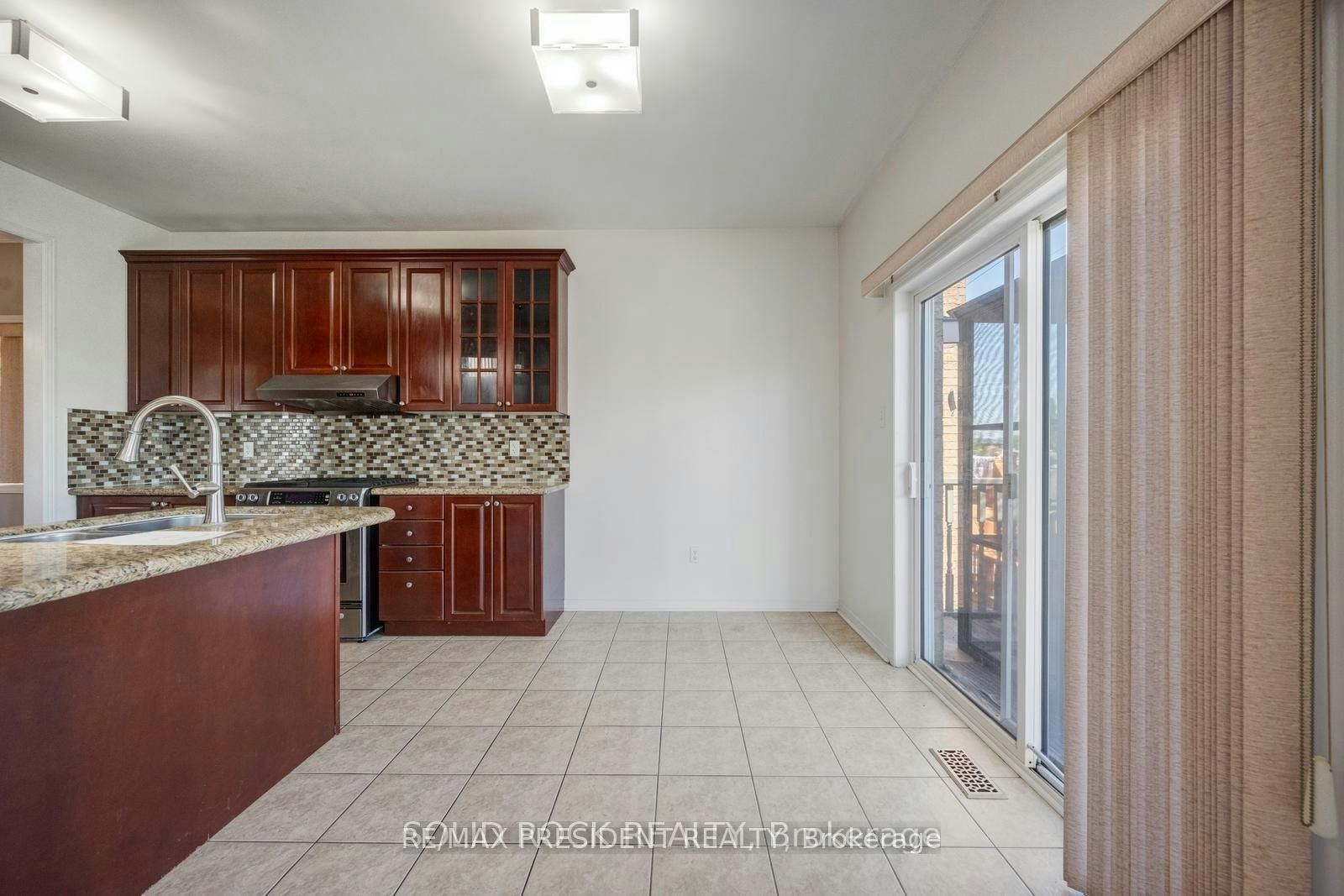 15 Roundstone Drive, Brampton, ON, L6X 0K7 - 12
