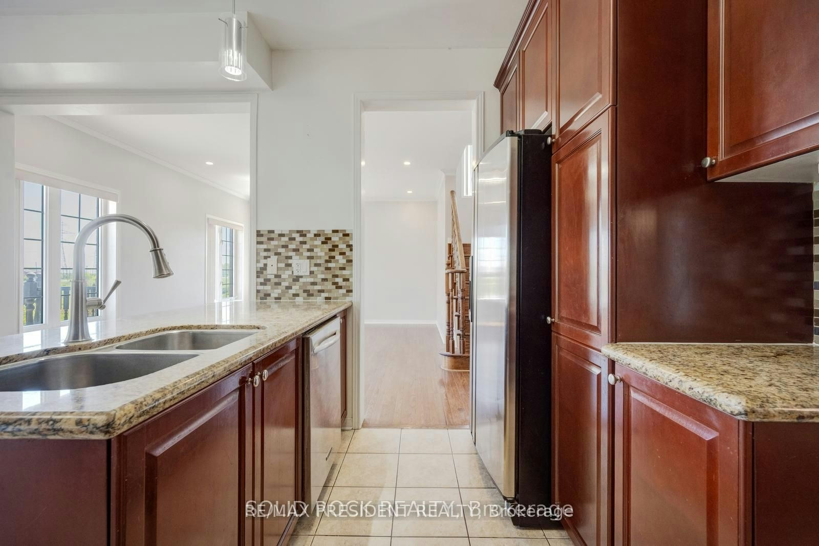 15 Roundstone Drive, Brampton, ON, L6X 0K7 - 10
