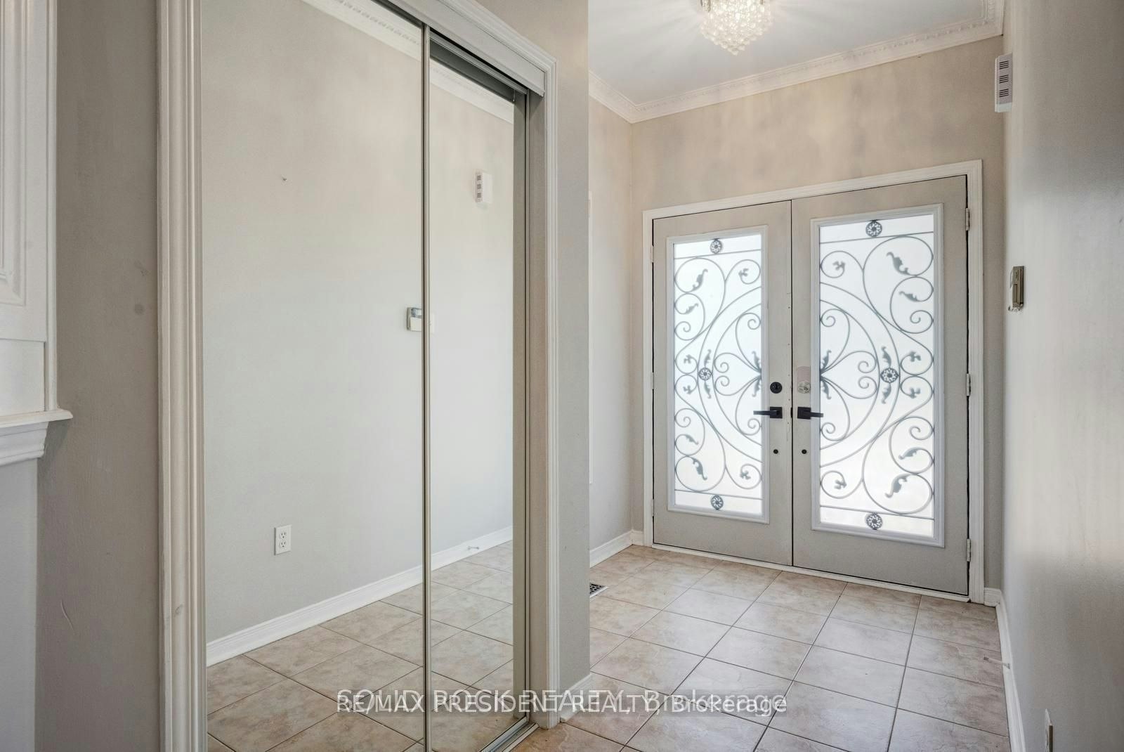 15 Roundstone Drive, Brampton, ON, L6X 0K7 - 3