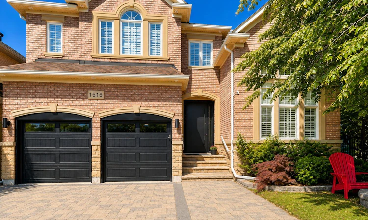 1516 Pinery Crescent