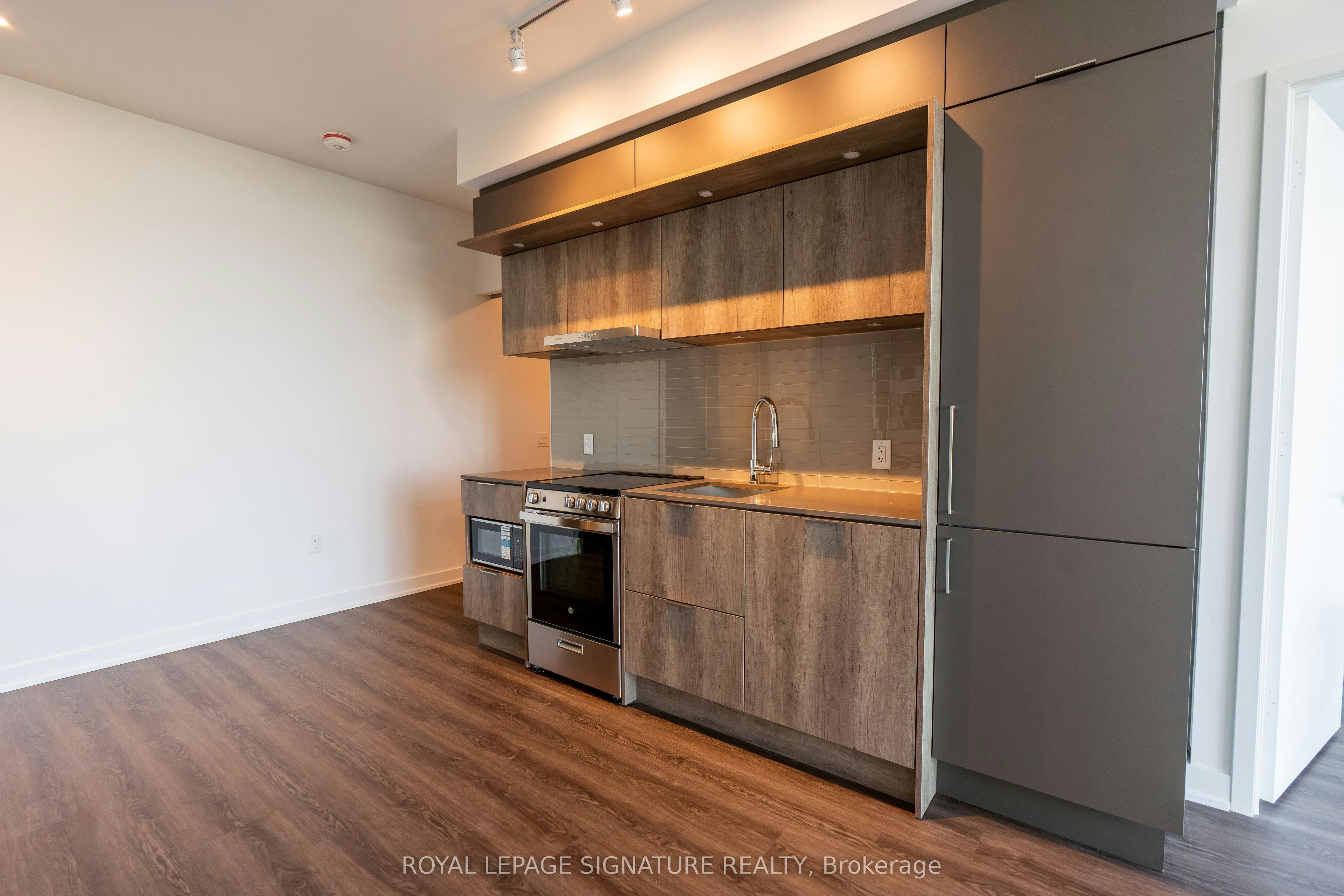 612-448 Burnhamthorpe Road W, Mississauga, ON, L5B 0R4 - 17