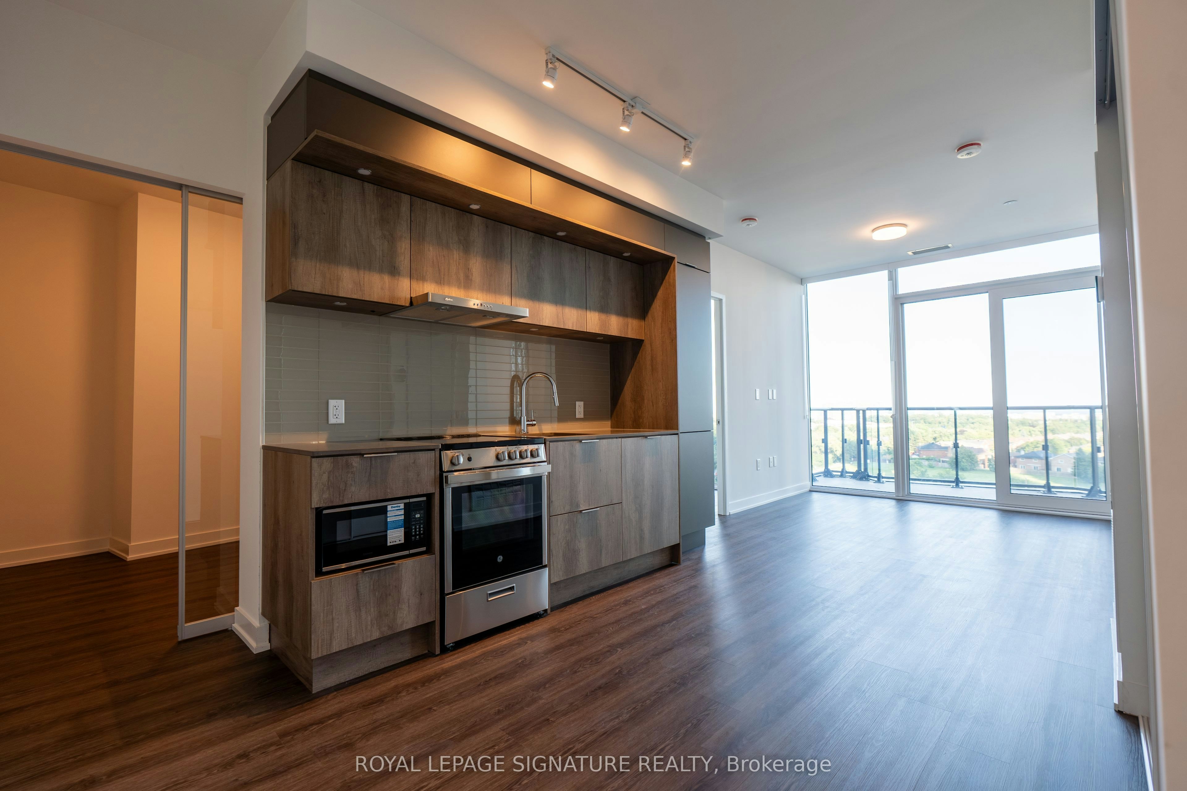 612-448 Burnhamthorpe Road W, Mississauga, ON, L5B 0R4 - 3