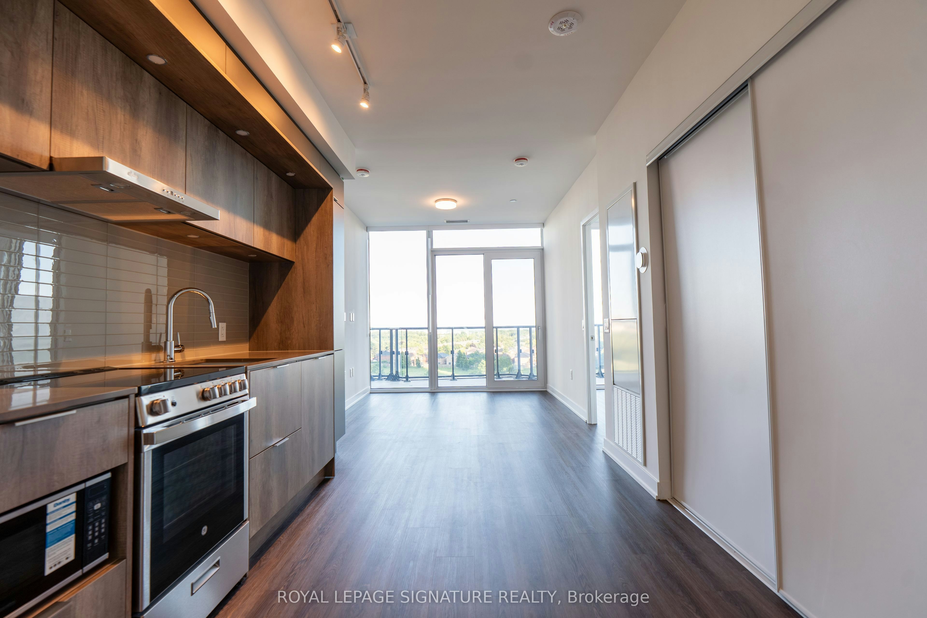 612-448 Burnhamthorpe Road W, Mississauga, ON, L5B 0R4 - 2
