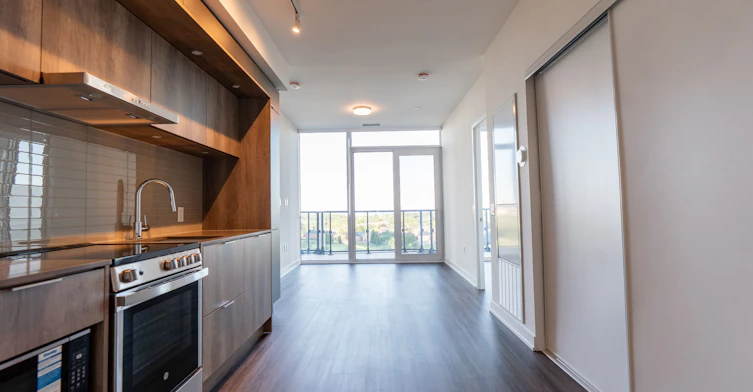 612-448 Burnhamthorpe Road W, Mississauga, ON, L5B 0R4 - 2